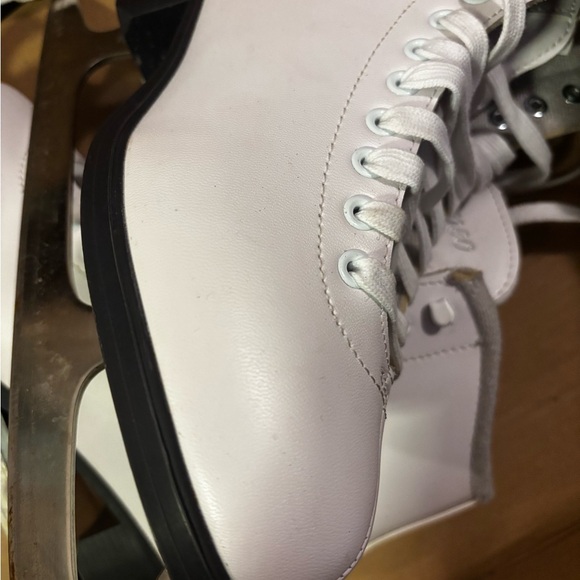 Jackson by Cameo White Ice Skates - Picture 2 of 9